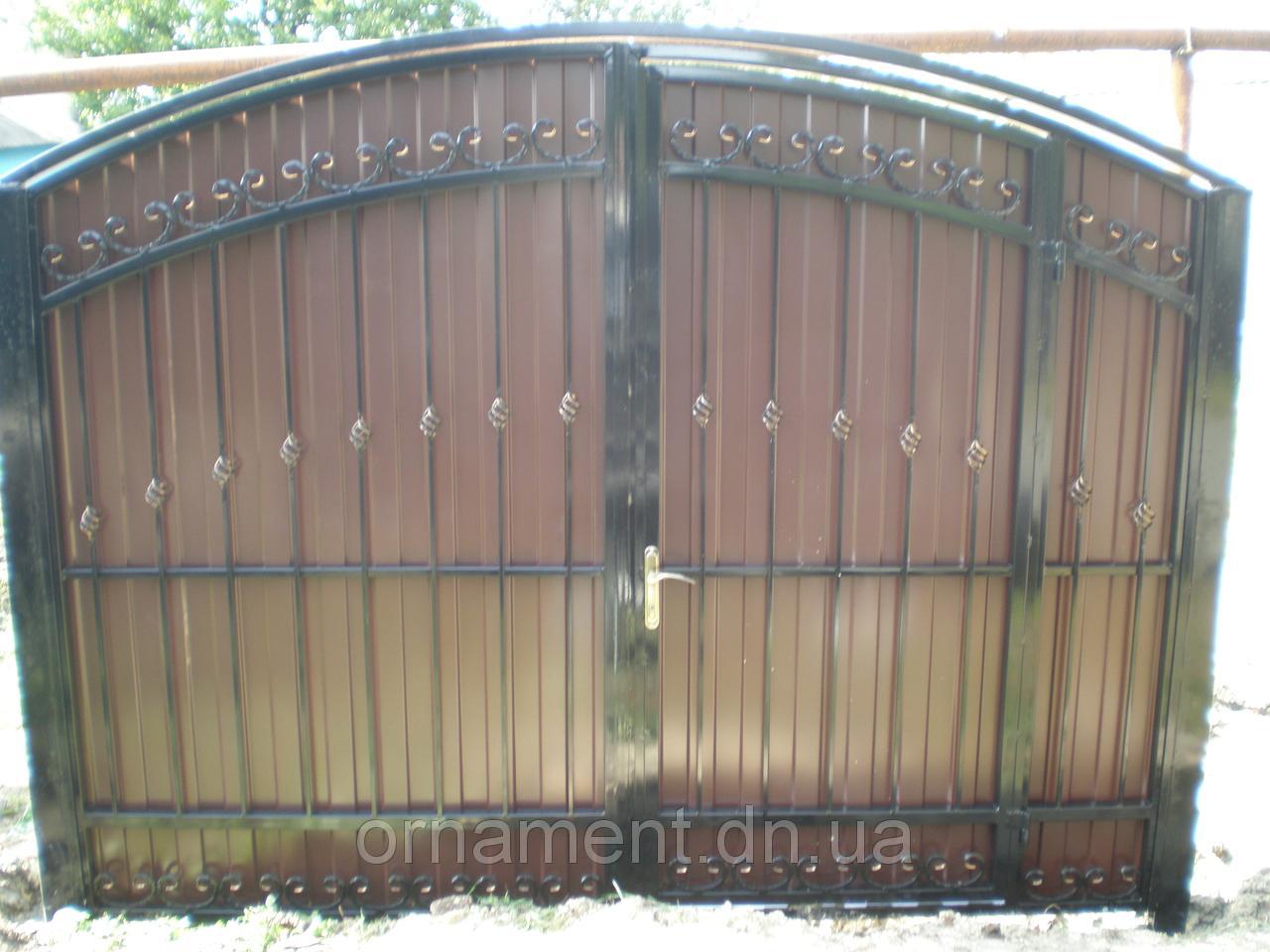 Ворота кованые + профнастил внутри калитка M100PR